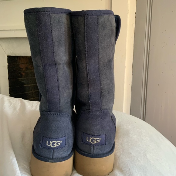 Navy UGG wedge boot in good condition with some wear on navy suede. Size 6 - Picture 2 of 6